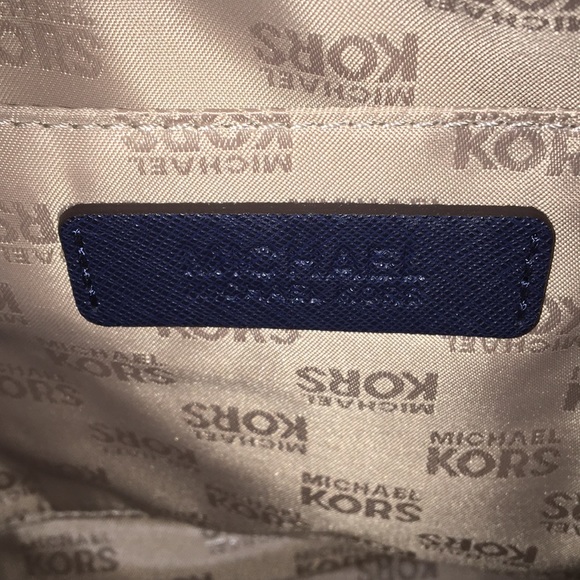 MICHAEL KORS CARRYALL MEDIUM TOTE BAG - Picture 9 of 11